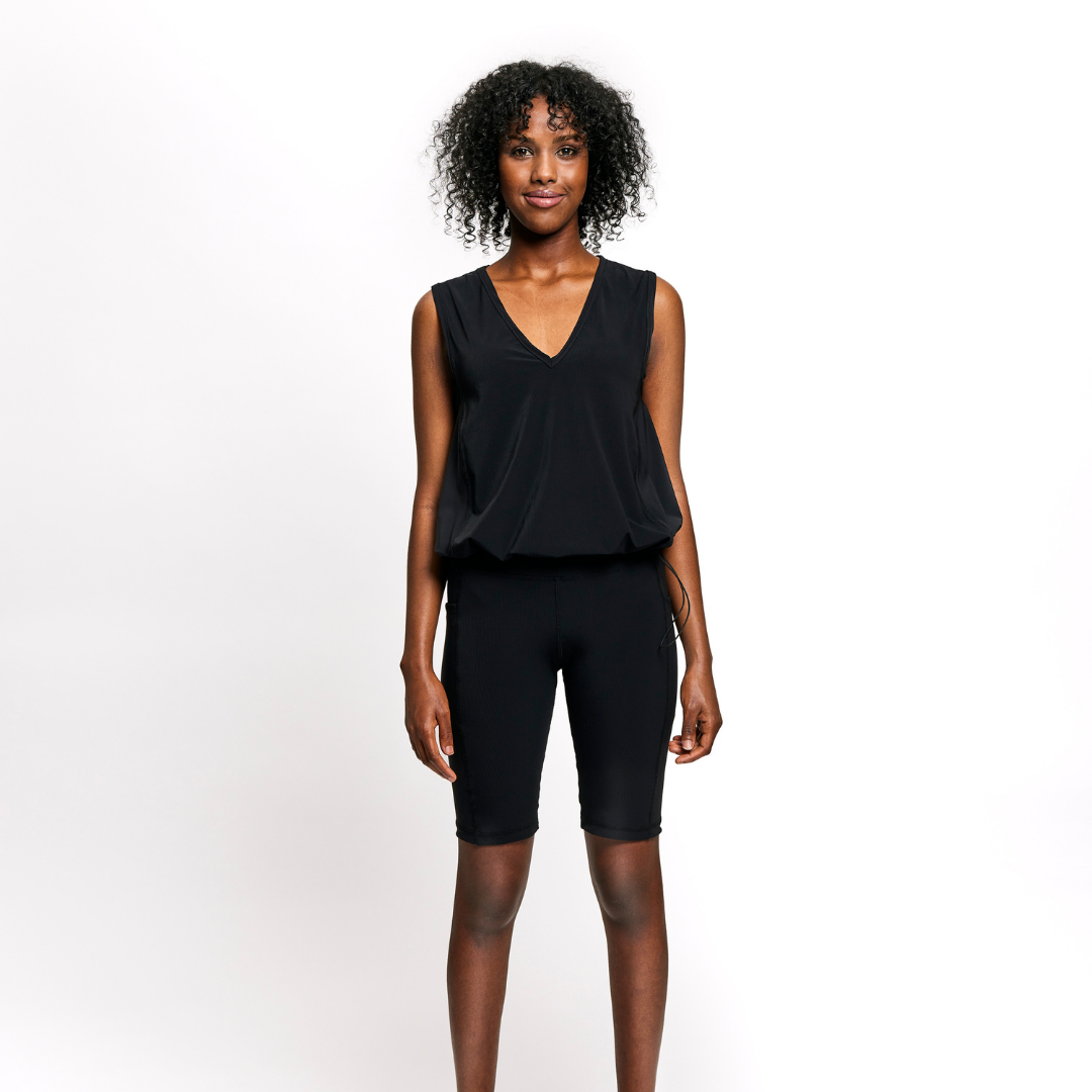 Front black loose tank top with bikershorts