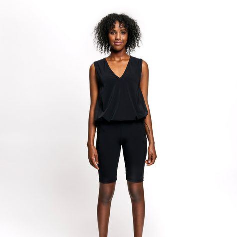 Front black loose tank top with bikershorts